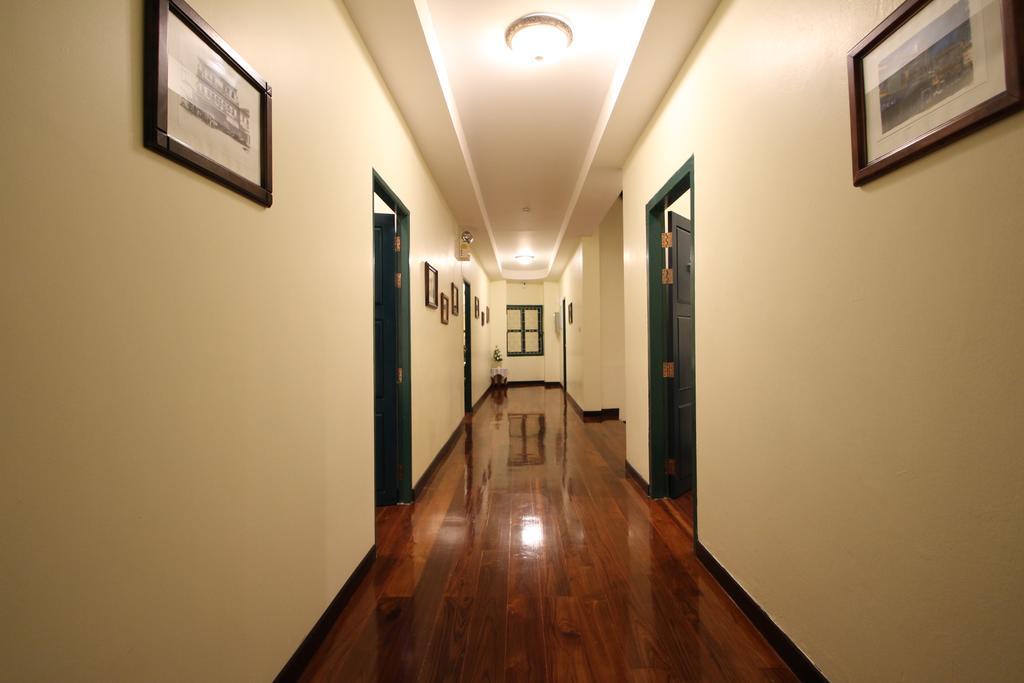 Srisomboon Hostel Trang Exterior photo