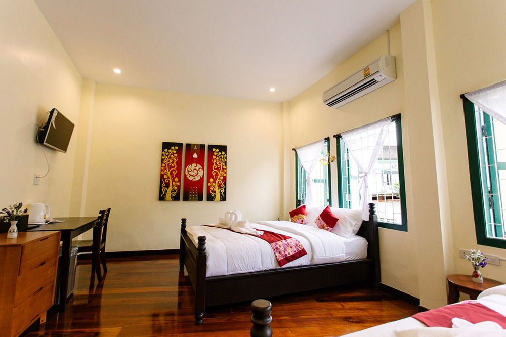 Srisomboon Hostel Trang Exterior photo