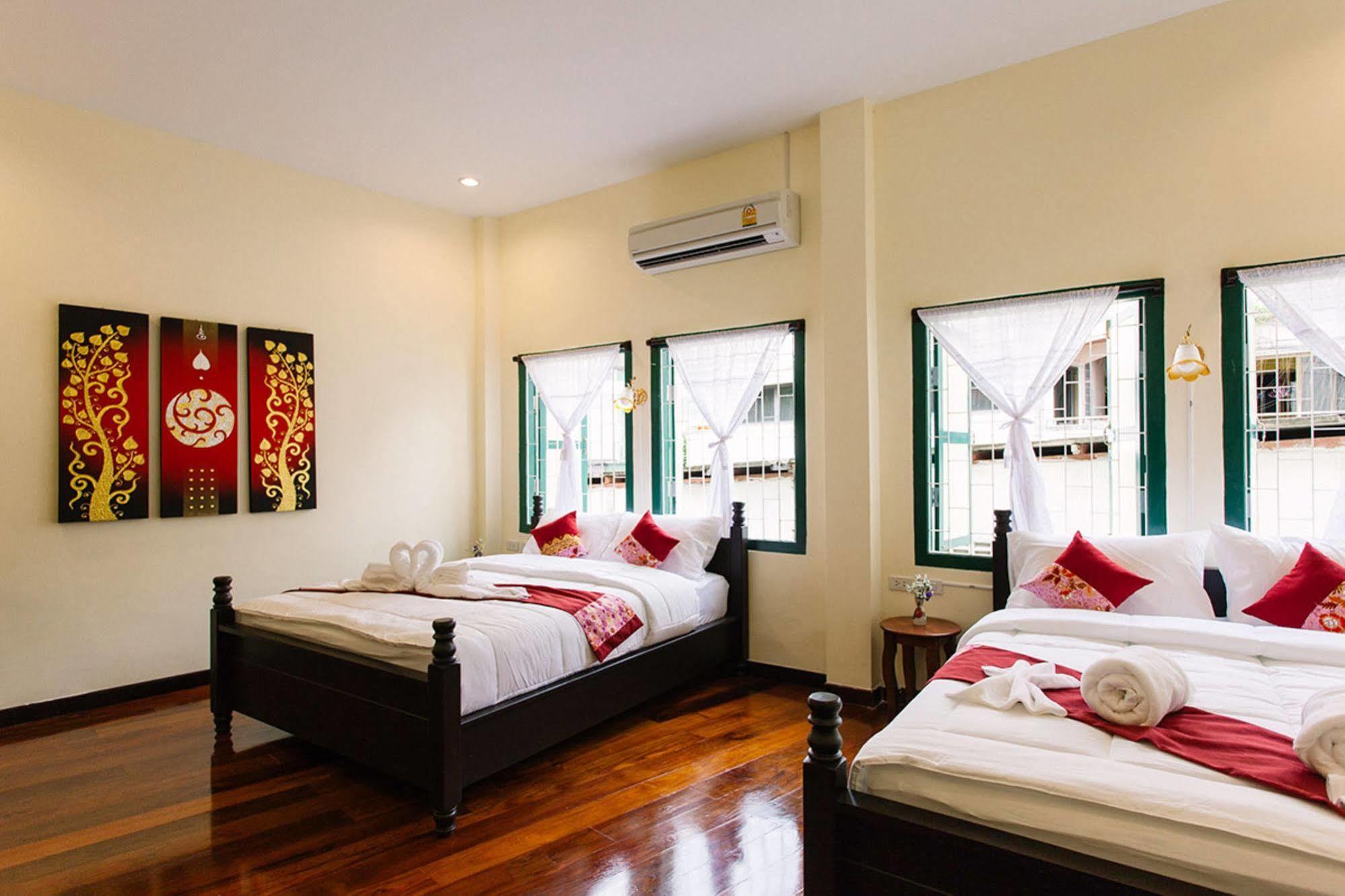 Srisomboon Hostel Trang Exterior photo